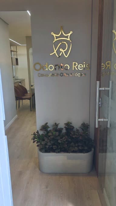 Entrada e recepção do consultório Odonto Reis