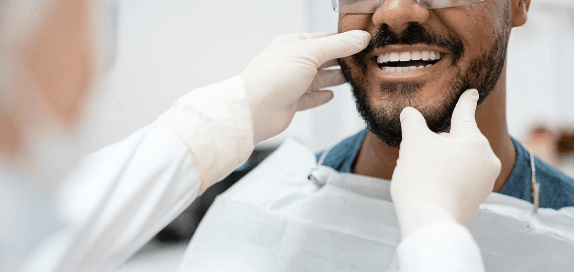 Clareamento dental: Guia completo para um sorriso branco e seguro.