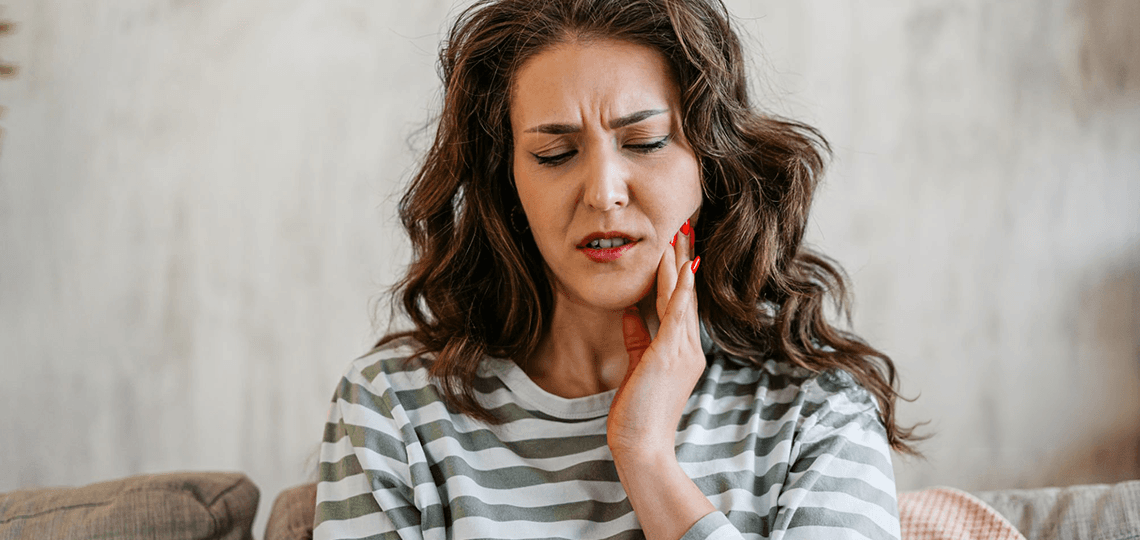 Dentes sensíveis: Causas comuns e como tratar o desconforto.