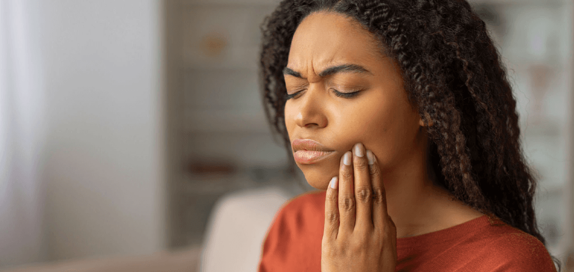 Dor de dente súbita? Saiba o que fazer em caso de emergência.