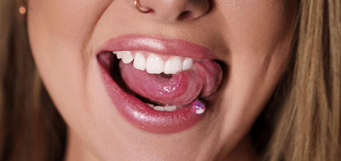 Piercing oral e saúde bucal: Riscos e cuidados fundamentais.