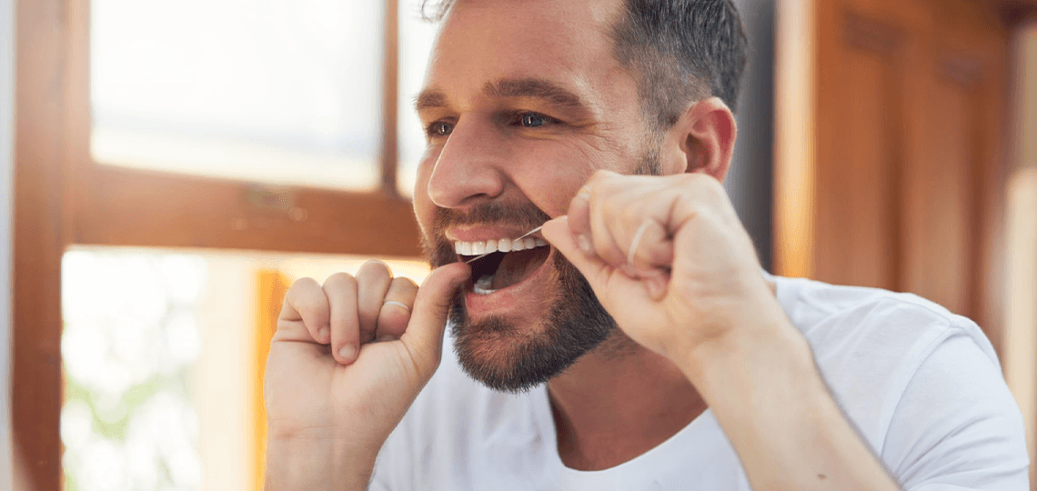 Você usa o fio dental corretamente? Veja por que ele é indispensável.